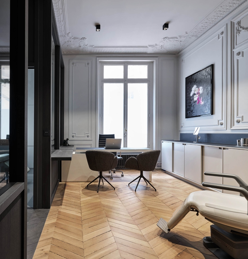 bureau du Dr Stephane Liwarek Cabiner medical de chirurgie esthetique du visage Dr liwarek paris