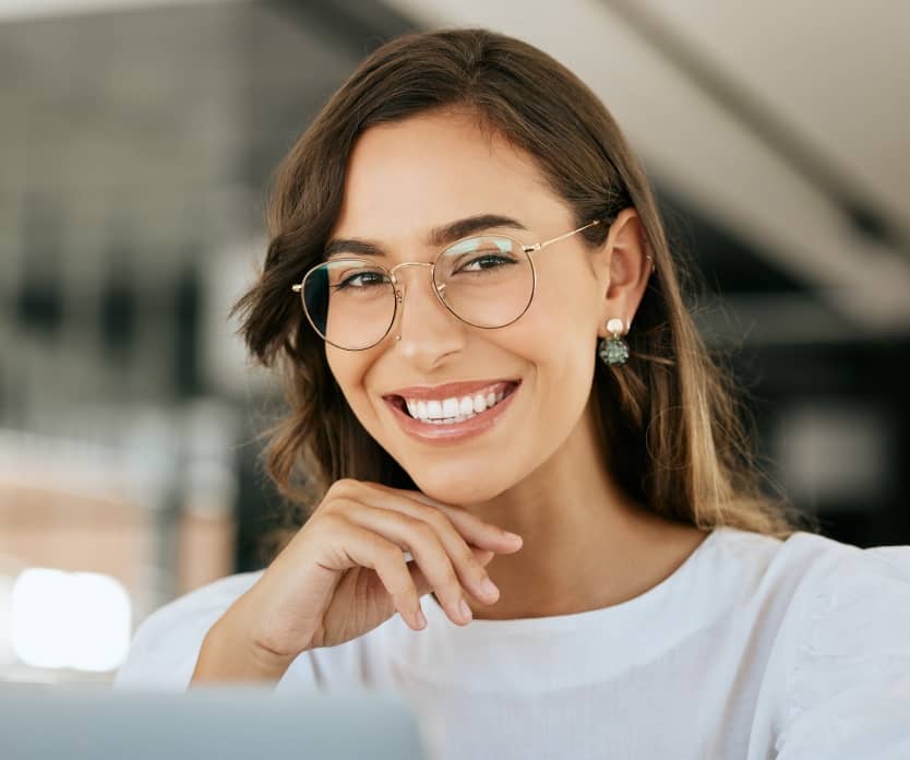 Rhinoplastie et port de lunettes : comment faire ? | Dr Liwarek | Paris